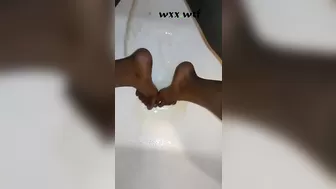 Pissing in my Feet_bekkysinclaire_720p