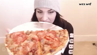 Pizza Stuffing Chubby Babe Belly Tease_DojaBrat_720p