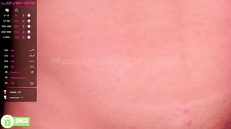 MeganCute дрочит свою попахивающую киску