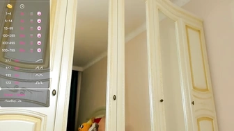 mileyxcute  трогает свои трусики