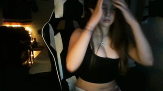 petitegirluvsdick красивая вебкам шлюшка отрабатывает токены