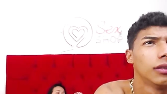 JonnyDayan  трахает свои влажные промежности