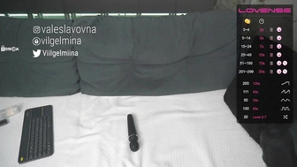 WhoreMira восхитительно кончила в полном привате