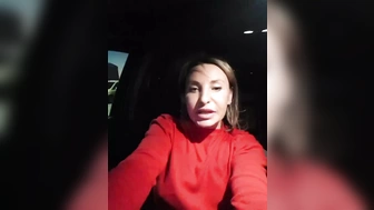 EditaMilf трахает себя