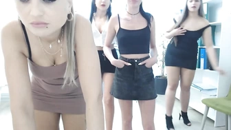 vulpitza массирует свою дырочку и получает кайф