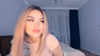 bae_suz chaturbate Naked Ass Petite Kinky Girl