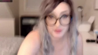 Twotop chaturbate Cute mare gently masturbates wet pink hole