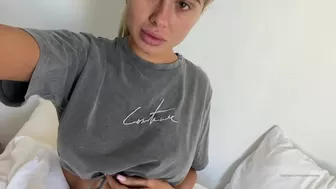 sopeachybaby onlyfans Beauty caresses her tits and wet pink hole