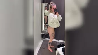 queenb_ onlyfans tender blonde is played with a cap