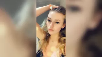 queenb_ onlyfans Big booty fingering
