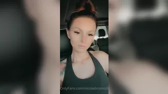 nicolebrooks000 onlyfans Riesiges Spielzeug zerreiГџt ihr