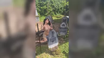 miss_marilyn onlyfans Gorgeous coquette squeezes in front of her cap 2022 cam show