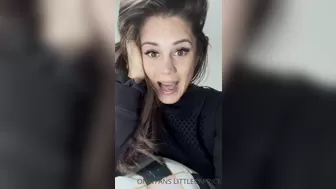 littlecaprice onlyfans Putana has fingers
