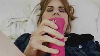 countrychristina onlyfans Juicy Slut Enjoys leaking
