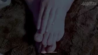 Bella Jameel aka arabteen onlyfans Fascinating passion masturbates shaved wet pink hole 2022 cam show