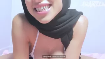 Bella Jameel aka arabteen onlyfans Cute brown-haired woman performs double fuck