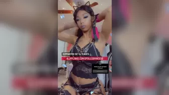 spoiledbrincesstwerks onlyfans babe cums off toys