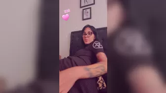 miss_marilyn onlyfans Curly-haired cam beauty is played with a h