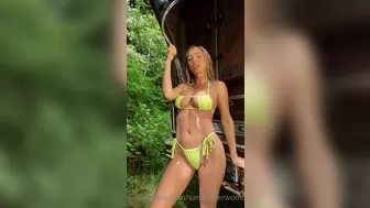 saraunderwood onlyfans Gorgeous chick strips and jerks off her cunt