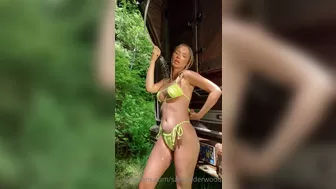 saraunderwood onlyfans scrawny Babe Shows Off Shaved wet pink hole