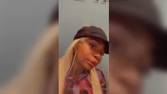 nevvycakes onlyfans Impressive slut passionately pulls the cap