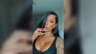 gvalentinaxxx onlyfans takes off her clothes