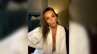 officialtoriblack onlyfans Yummy babe poses in french chat