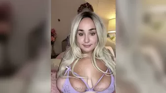 Tana Habibi onlyfans Busty babe posing naked