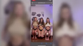 Lacy Lotus onlyfans Deutsches Teen Girl zeigt Muschi