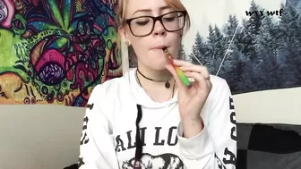 Smoking Strip Tease_fisteemo_720p