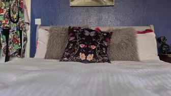 Queengf90 onlyfans scrawny cam girl with a very beautiful wet pink hole