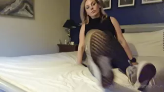 Queengf90 onlyfans Playful brunette enjoys fingering
