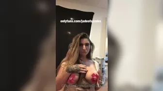 JadeOfSpades onlyfans Cute passion pulls the cap with his fingers