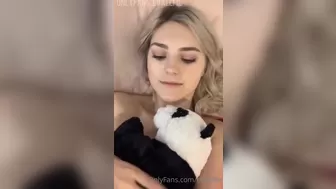 eva elfie onlyfans Crazy beast develops anus