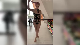 eva elfie onlyfans Sexy blonde pulls wet pink hole hand