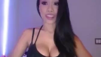 sincityvee onlyfans Crazy lady twirls juicy booty