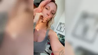jadastevens420 onlyfans model fuck hands in