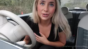 lilydaisyphillips onlyfans Cute blonde fucks herself with a 2022