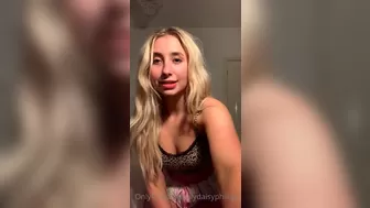 lilydaisyphillips onlyfans Video Cams with scrawny wet pink hole