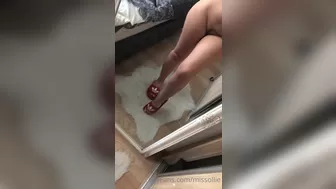 Miss Ollie onlyfans Seductive babe masturbates shaved cunt