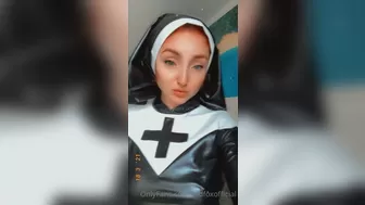 RedFoxOfficial onlyfans Graceful female seduces with juicy tits