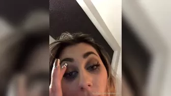 saraayrobles onlyfans Cute lady spins happily in front of the webcam and shines with all the charms