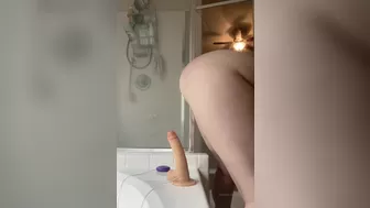 Emily_Renee_SnowBunnyEmily1 onlyfans Hot babe fucks herself with glass dildo