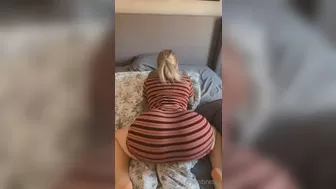 JEN BREETY onlyfans Expressive swell performs crazy dance