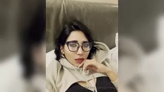 Anna Beggion aka Annabgo onlyfans fucks herself in pink dildo