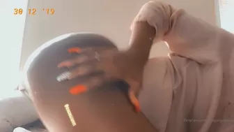 osogorgeouuus onlyfans hot scrawny whore with red lips