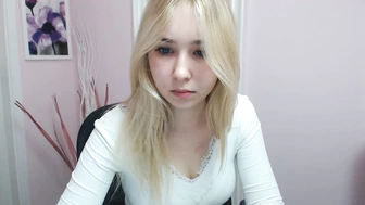 lila_page симпатичная малышка