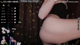 Annelitt трахает себя