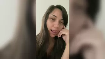 delightfulhug Sexy chick pulls juicy pussy