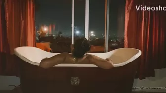 emirafoods Luxurious babe fucks pussy relish